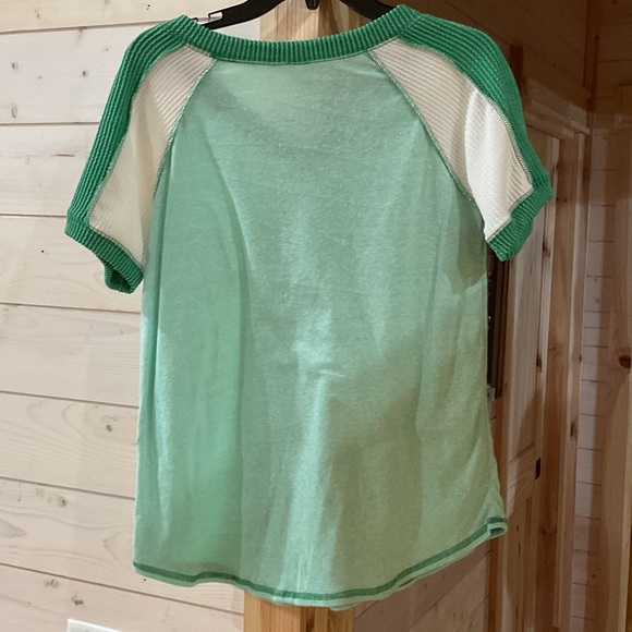 7th Ray Green and White Short Sleeve Tee - Picture 2 of 3